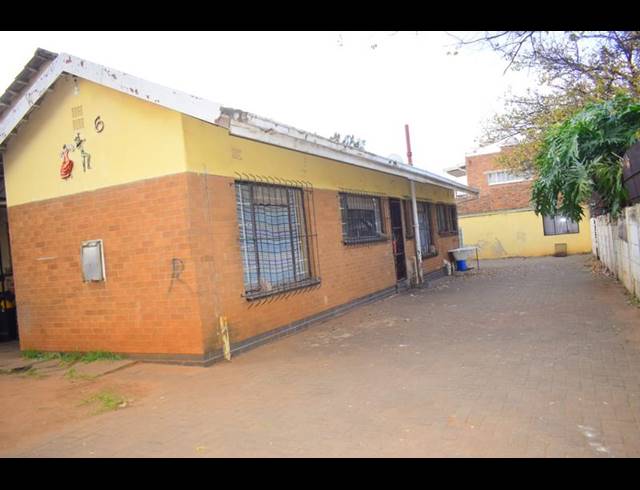 6 BEDROOM HOUSE FOR SALE IN PRIMROSE